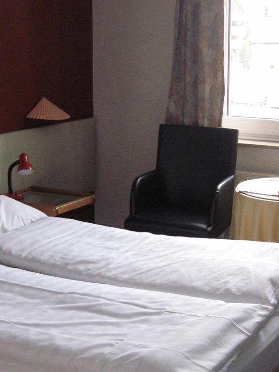 Hotel Admiraal Lanaken Zimmer foto